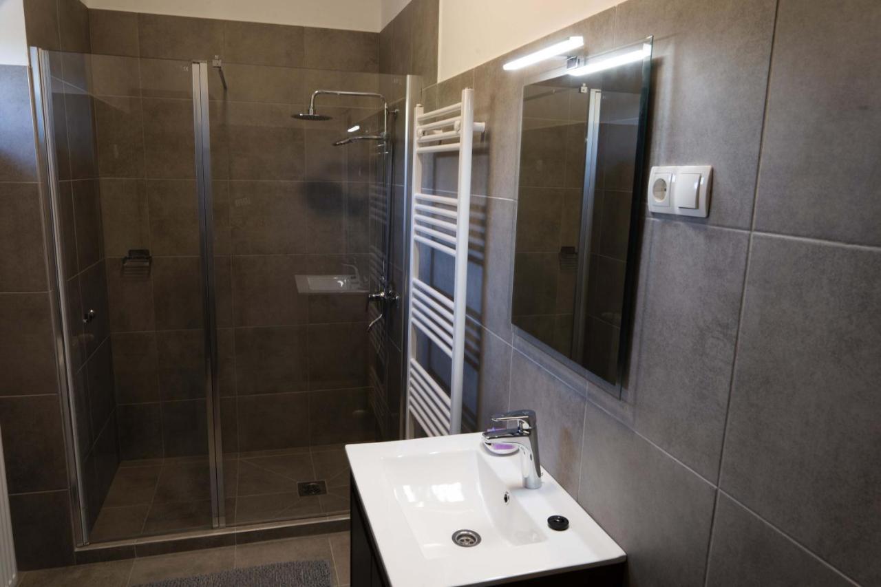 Kunfoglalas Apartmanhaz Kisujszallas Exterior photo